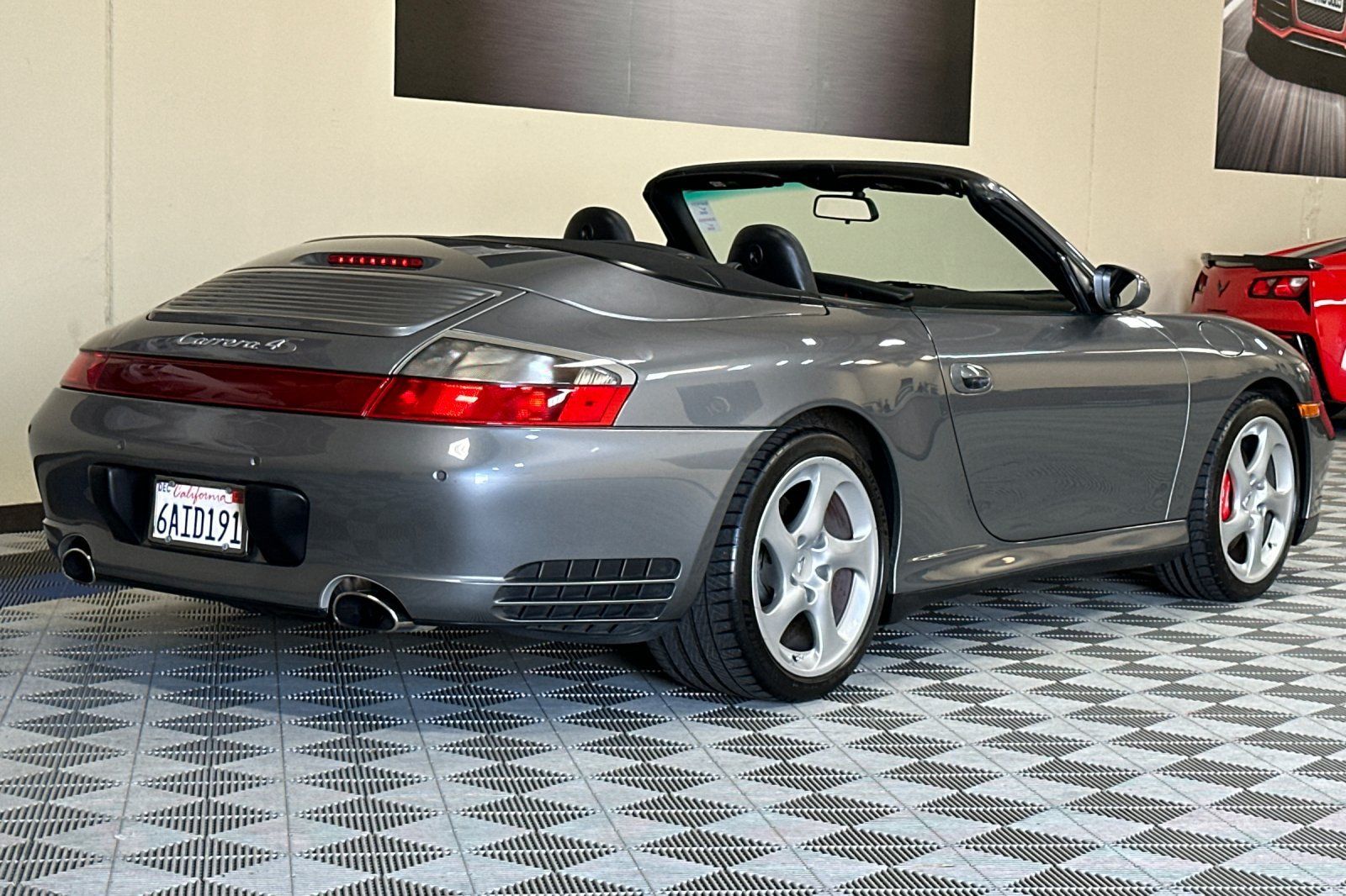 Used 2004 Porsche 911 Carrera RWD image 4