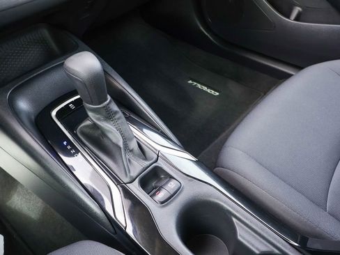 Used 2022 Toyota Corolla LE image 15