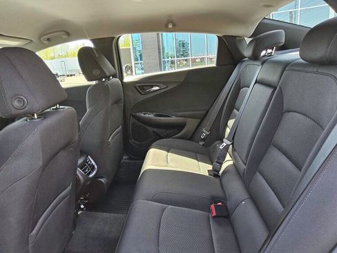 Used 2017 Chevrolet Malibu LT w/ Driver Confidence Package FWD image 10