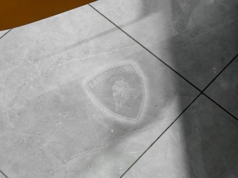 Used 2025 Lamborghini Urus SE image 52