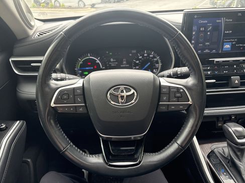 Used 2021 Toyota Highlander Platinum AWD/4WD image 18
