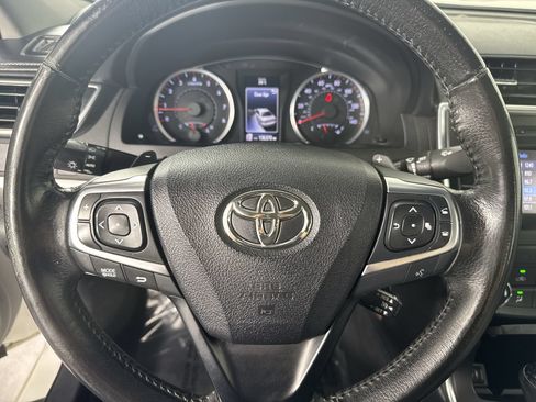 Used 2017 Toyota Camry SE FWD image 19