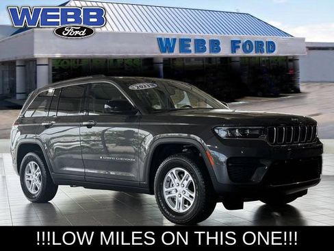 Used 2023 Jeep Grand Cherokee Laredo w/ Trailer Tow Prep Group (B) AWD/4WD image 1