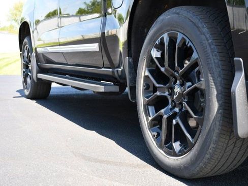 Used 2024 Chevrolet Silverado 1500 High Country w/ High Country Premium Package image 9