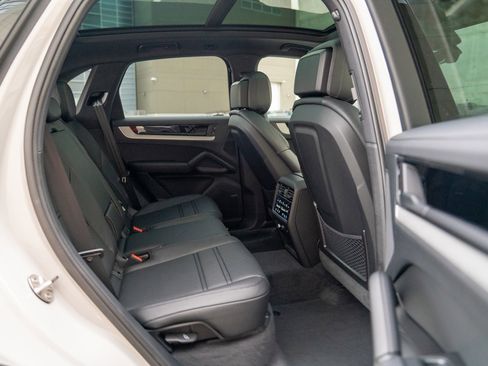 Certified 2026 Porsche Cayenne AWD/4WD image 24