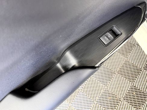 Used 2016 Toyota Avalon Limited FWD image 36