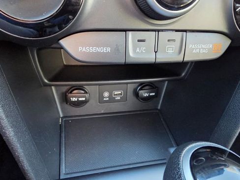 Used 2018 Hyundai Kona SE image 17