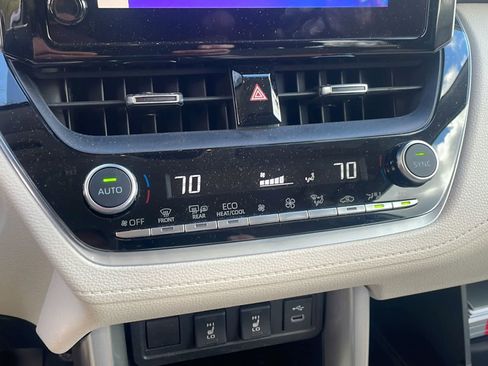 Used 2023 Toyota Corolla Cross XLE w/ Convenience Package image 18