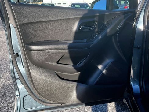 Used 2022 Chevrolet Trax LT image 9