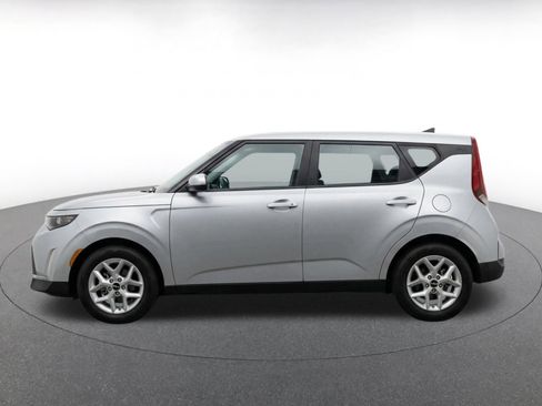 Used 2025 Kia Soul LX w/ LX Technology Package FWD image 5