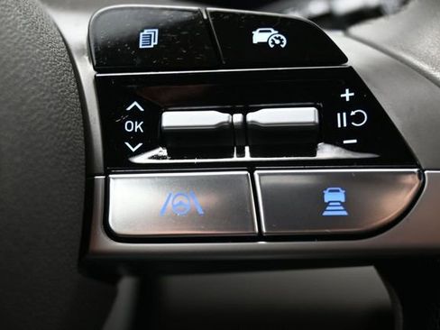 Used 2024 Hyundai Elantra SEL w/ Convenience Package FWD image 24