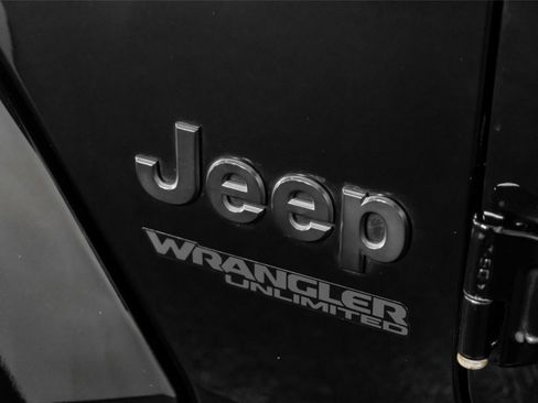 Used 2021 Jeep Wrangler Unlimited Sahara AWD/4WD image 27