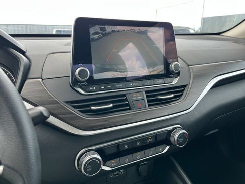Used 2025 Nissan Altima 2.5 SV FWD image 20