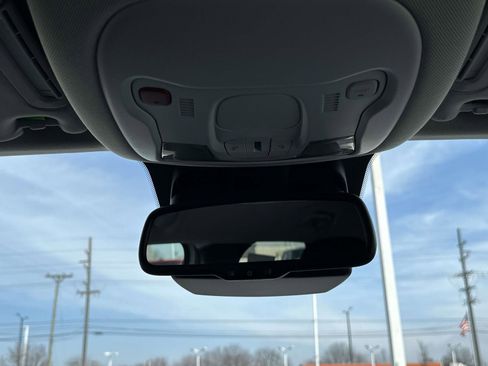 Used 2022 Jeep Renegade Latitude w/ Convenience Group image 30