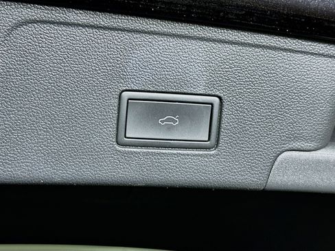 Used 2025 Volkswagen Atlas Cross Sport SE image 28