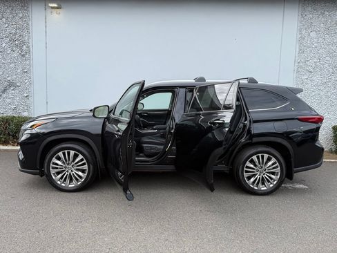 Used 2023 Toyota Highlander Platinum AWD/4WD image 20