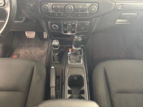 Used 2019 Jeep Wrangler Unlimited Sport AWD/4WD image 35