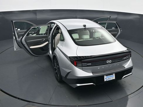 Used 2025 Hyundai Sonata SEL FWD image 31