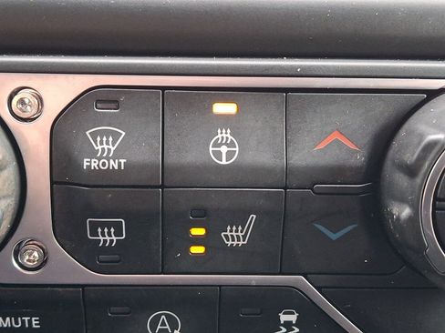 Used 2018 Jeep Wrangler Unlimited Sahara w/ Safety Group image 23