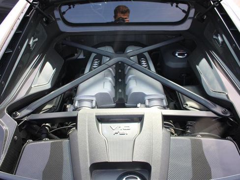 Used 2018 Audi R8 V10 w/ Carbon Exterior Package image 23