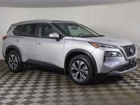 Used 2023 Nissan Rogue SV w/ SV Premium B Package image 2