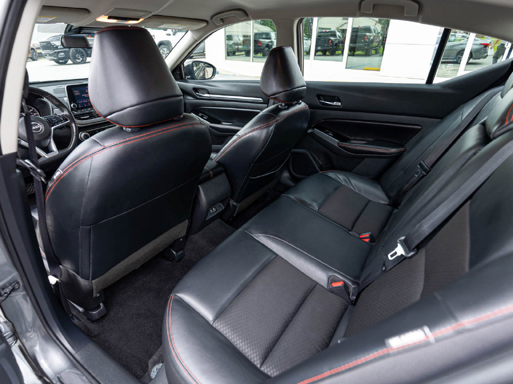 Used 2024 Nissan Altima 2.5 SR FWD image 28