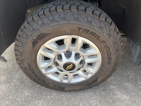 Used 2025 Chevrolet Silverado 2500 LT w/ Convenience Package AWD/4WD image 10