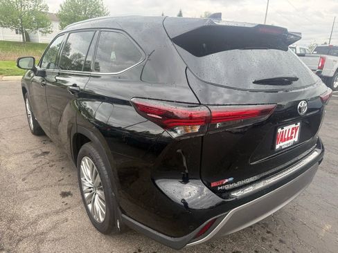 Used 2025 Toyota Highlander Platinum AWD/4WD image 5