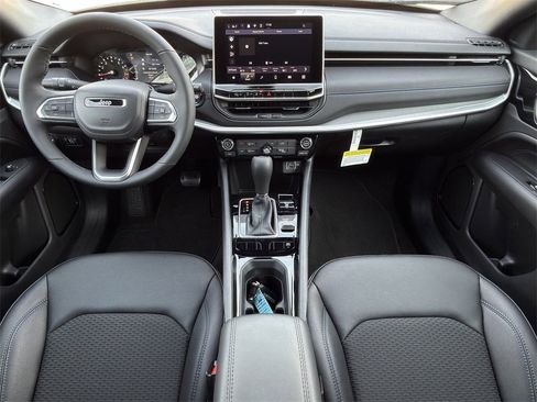 New 2026 Jeep Compass Latitude image 10