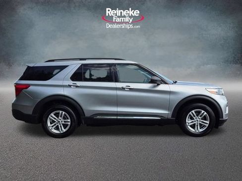 Used 2024 Ford Explorer XLT AWD/4WD image 4