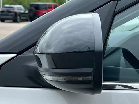 New 2025 Nissan Sentra SR FWD image 34