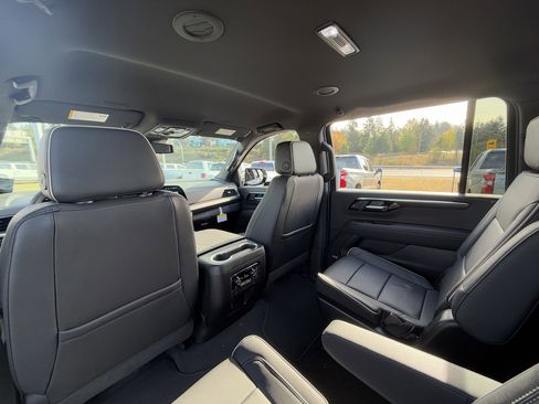 New 2026 Chevrolet Suburban Premier image 32