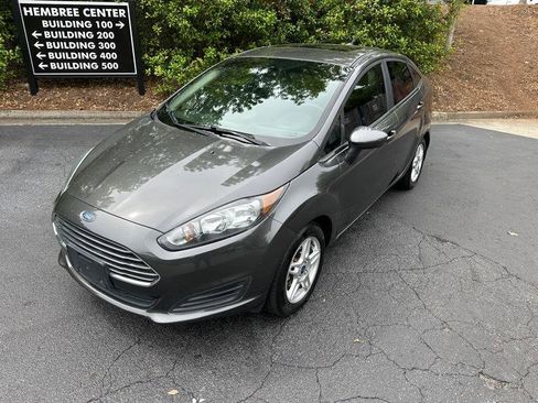 Used 2019 Ford Fiesta SE FWD image 2