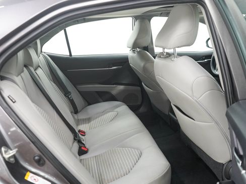 Used 2019 Toyota Camry SE FWD image 12