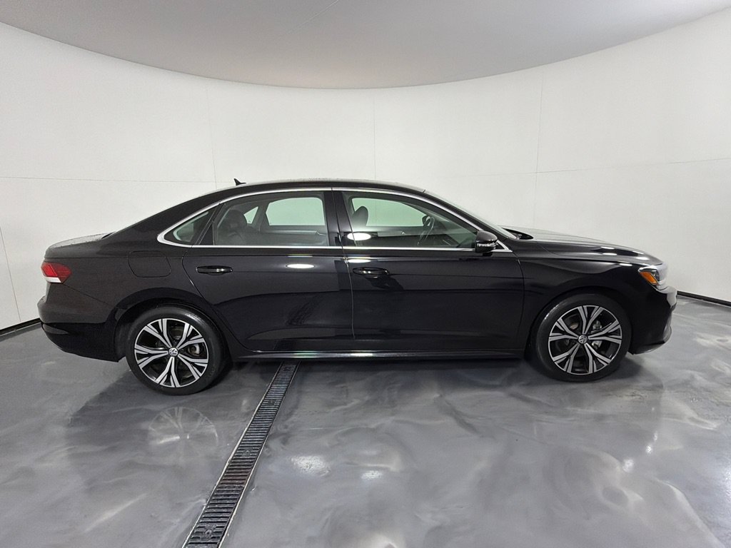 Used 2022 Volkswagen Passat 2.0T SE FWD image 4