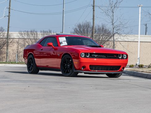 Used 2019 Dodge Challenger R/T Scat Pack w/ Shaker Package image 2