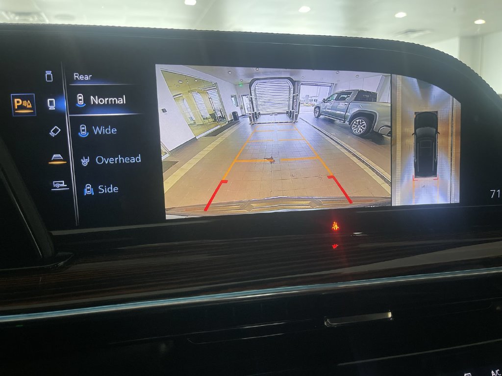 Used 2024 Cadillac Escalade Premium Luxury AWD/4WD image 19