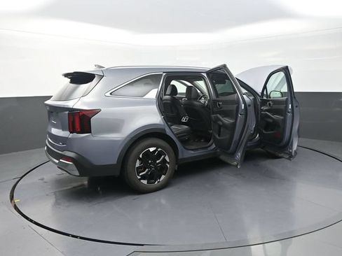 Used 2024 Kia Sorento S FWD image 44