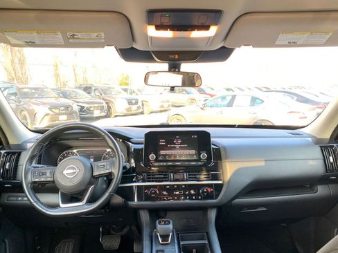 Used 2025 Nissan Pathfinder SV image 35