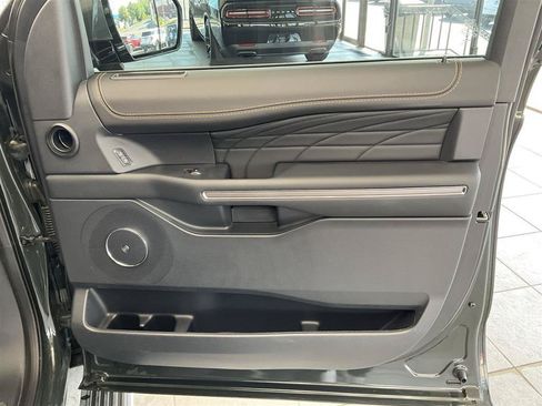 Used 2022 Ford Expedition Platinum AWD/4WD image 12
