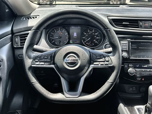 Used 2020 Nissan Rogue SV FWD image 21