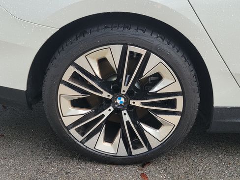 Used 2026 BMW i5 eDrive40 w/ Premium Package RWD image 7