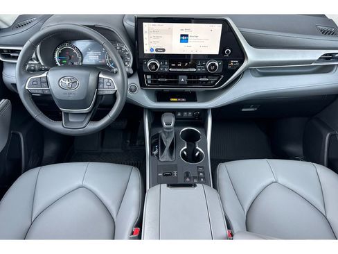 New 2026 Toyota Highlander XLE image 14