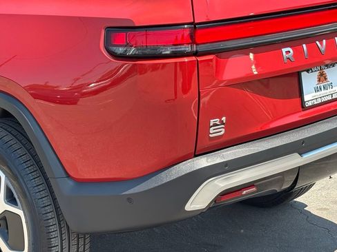 Used 2024 Rivian R1S Adventure image 7