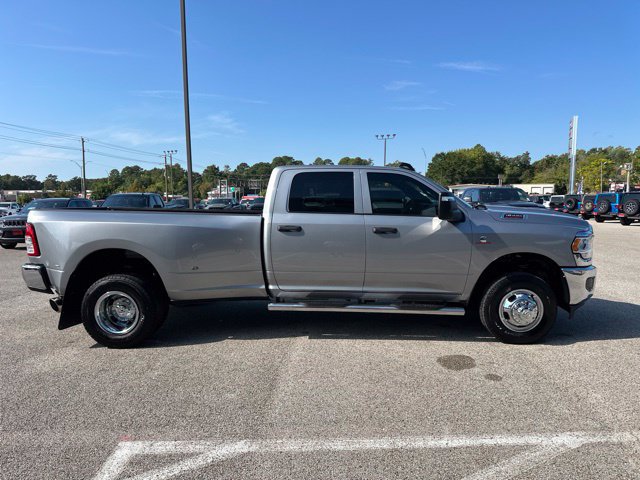 Used 2024 RAM 3500 Tradesman w/ Chrome Appearance Group AWD/4WD image 4