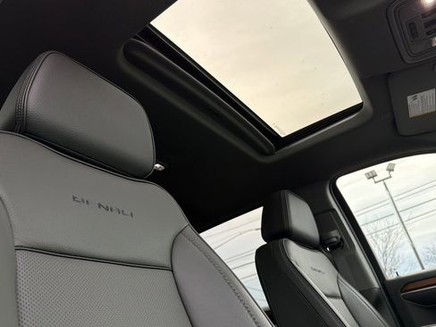 Used 2023 GMC Sierra 1500 Denali w/ Denali Reserve Package image 19