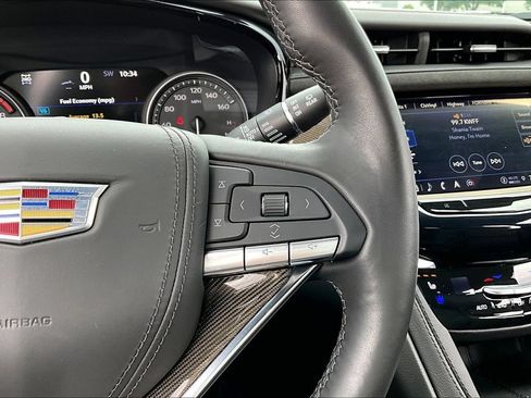 Used 2025 Cadillac XT6 Premium Luxury w/ Platinum Package AWD/4WD image 21