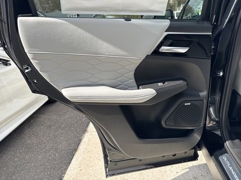 New 2026 Mitsubishi Outlander SEL AWD/4WD image 35