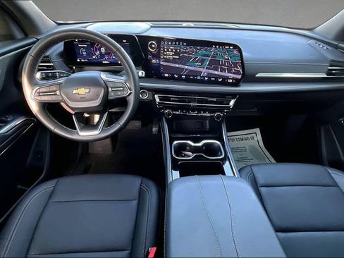 Used 2025 Chevrolet Traverse LT FWD image 12