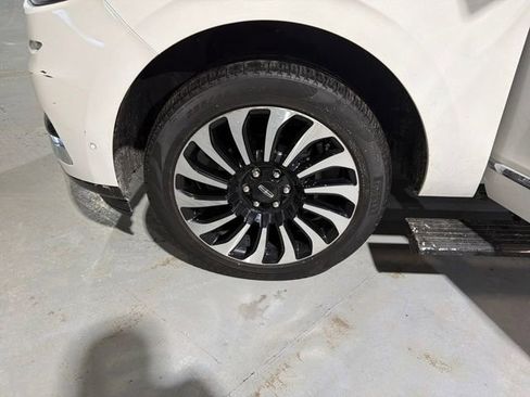 Certified 2024 Lincoln Navigator Black Label image 31